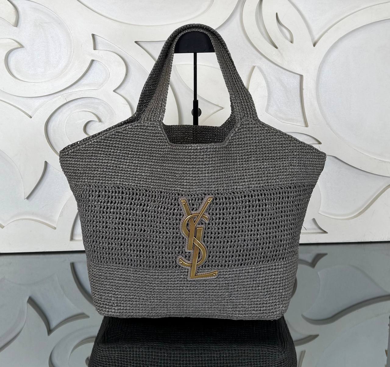 Saint Laurent Icare Medium in Raffia 

31x28 cm 
910973 ⭐️