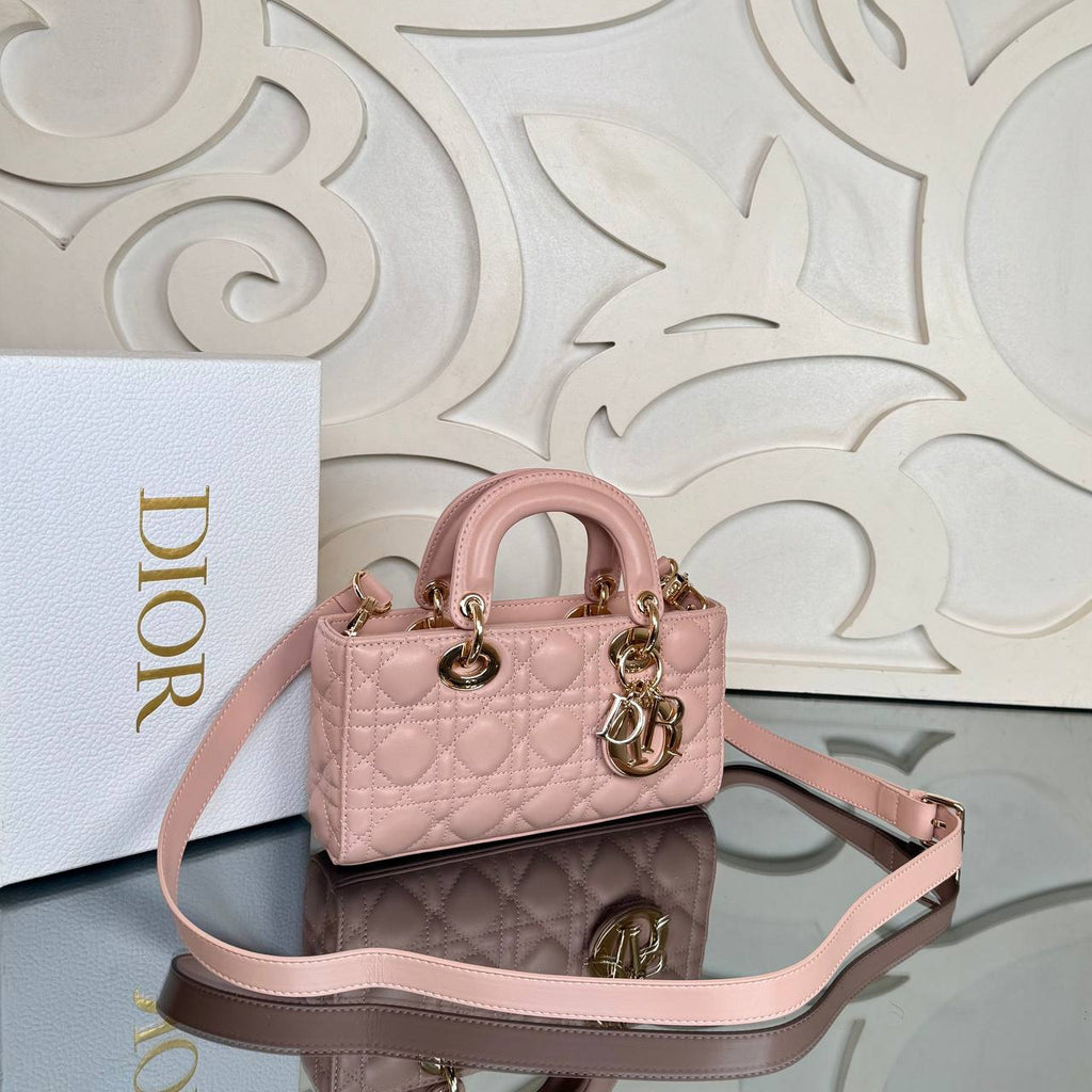 Christian Dior D-Joy Medium Bag

22x12 cm 
910517 ⭐️