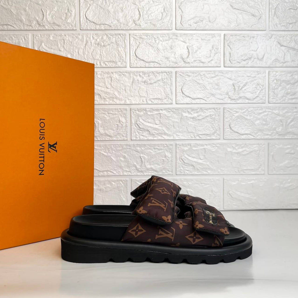 Louis Vuitton Pool Pillow Flat Comfort Mule

211116 ⭐️