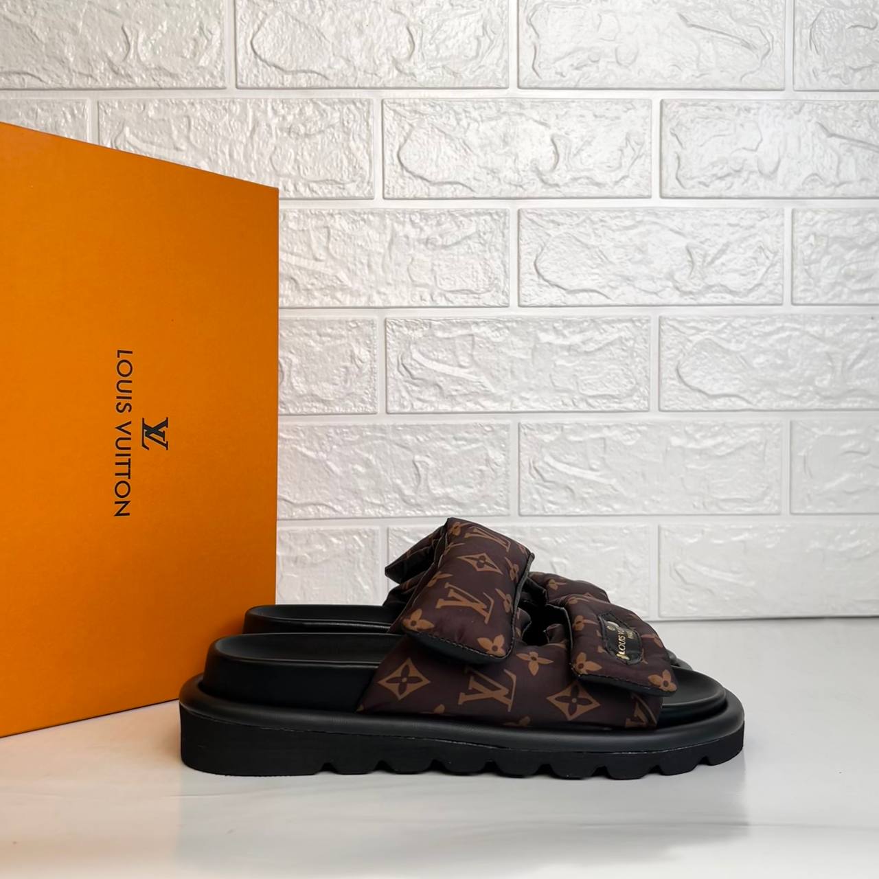 Louis Vuitton Pool Pillow Flat Comfort Mule

211116 ⭐️