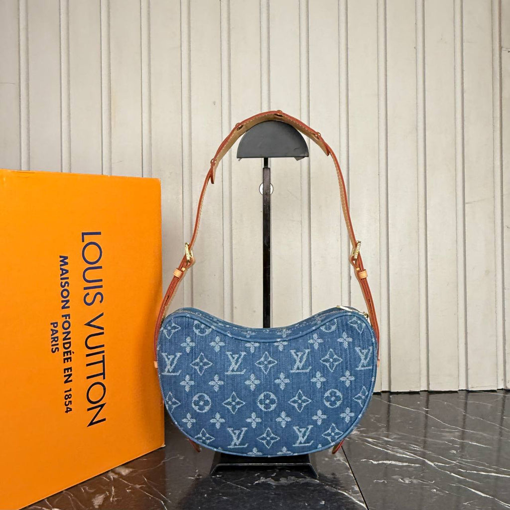 Louis Vuitton Croissant Denim

5785-19