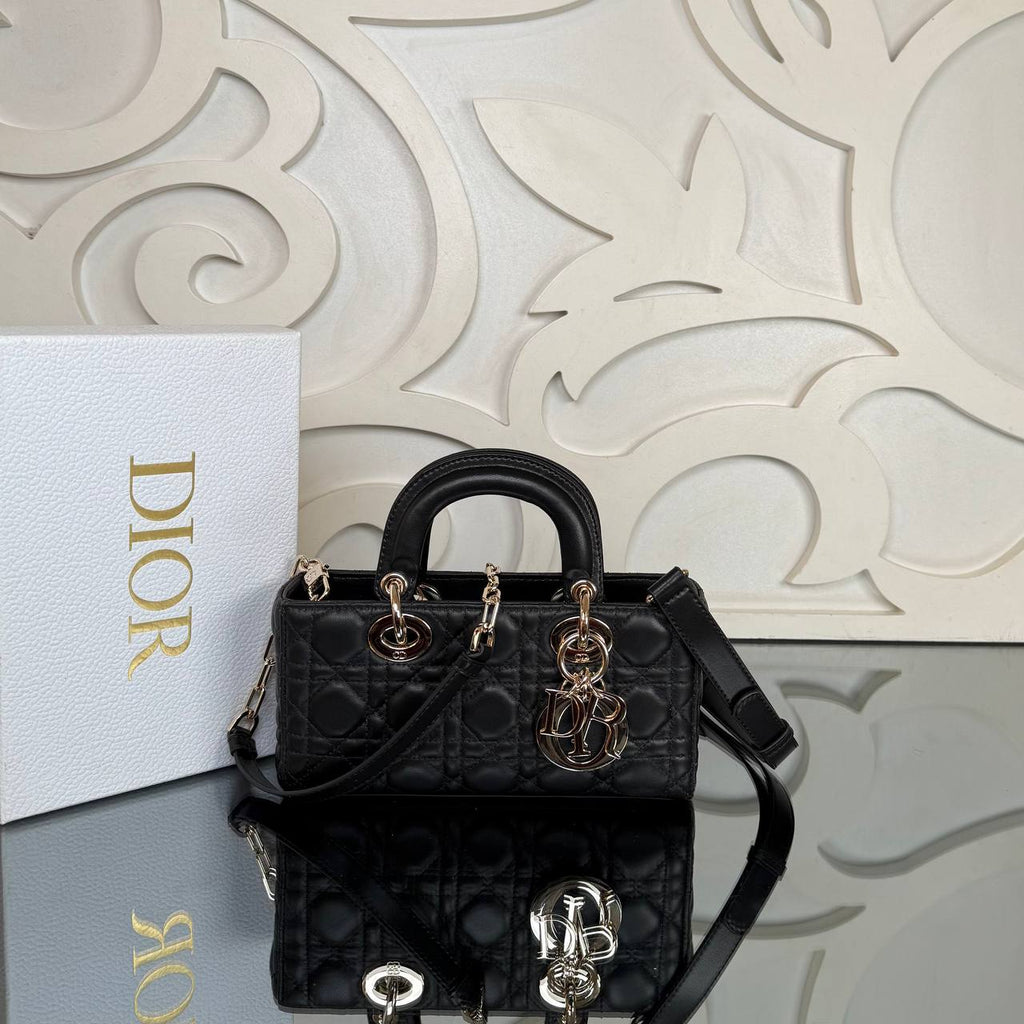 Christian Dior D-Joy Medium Bag

22x12 cm 
910517 ⭐️