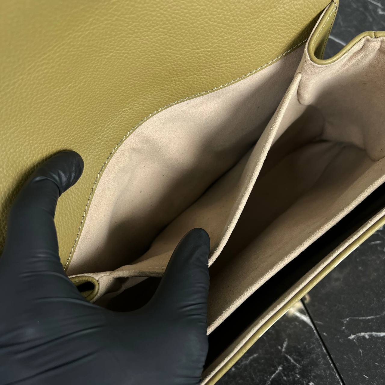 Louis Vuitton Pochette Metis  

5372-2 ⭐️