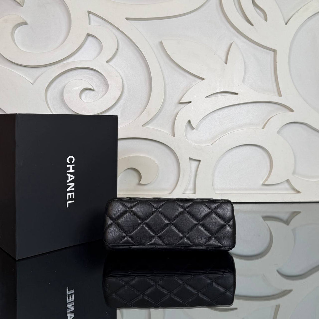 Chanel Mini Clutch

20x11.5 cm
910759 ⭐️