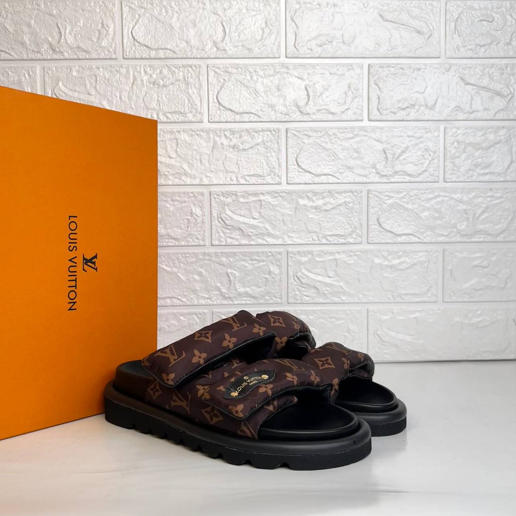 Louis Vuitton Pool Pillow Flat Comfort Mule

211116 ⭐️