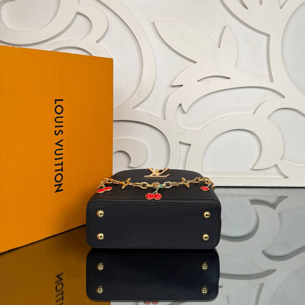 Louis Vuitton LV x TM Capucines Mini

910334 ⭐️
