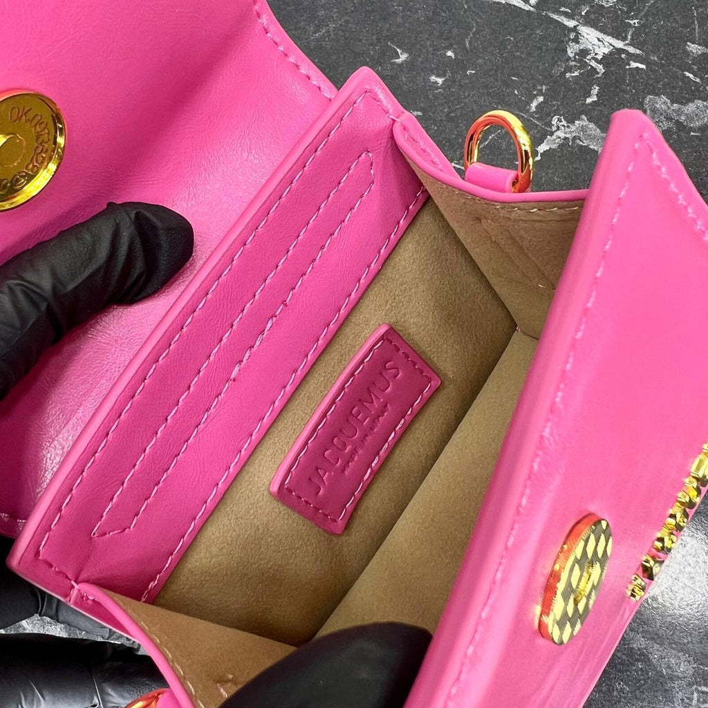 Jacquemus Chiguito Bag Nano

13x10 cm
5736-5 
💥Sale💥