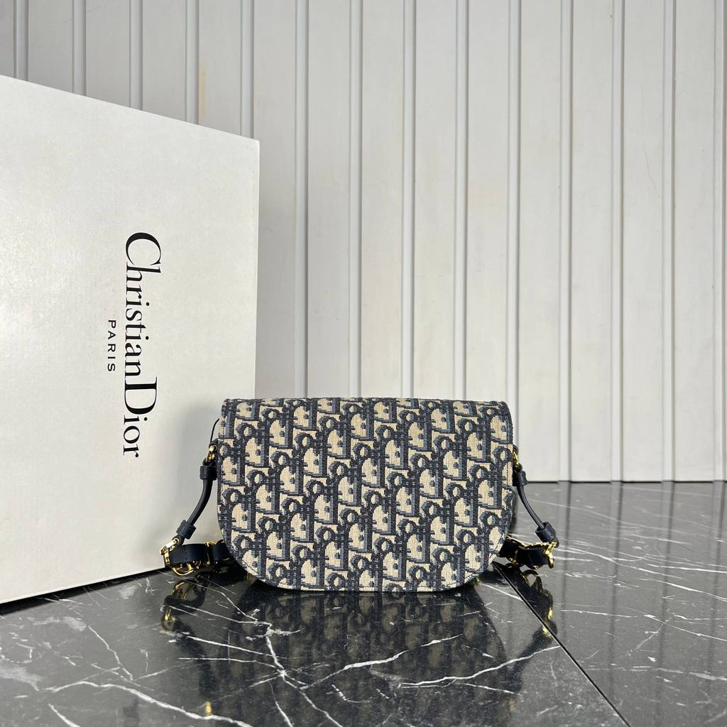 Christian Dior Signature Bag

24x14cm 
5686-1 ⭐️