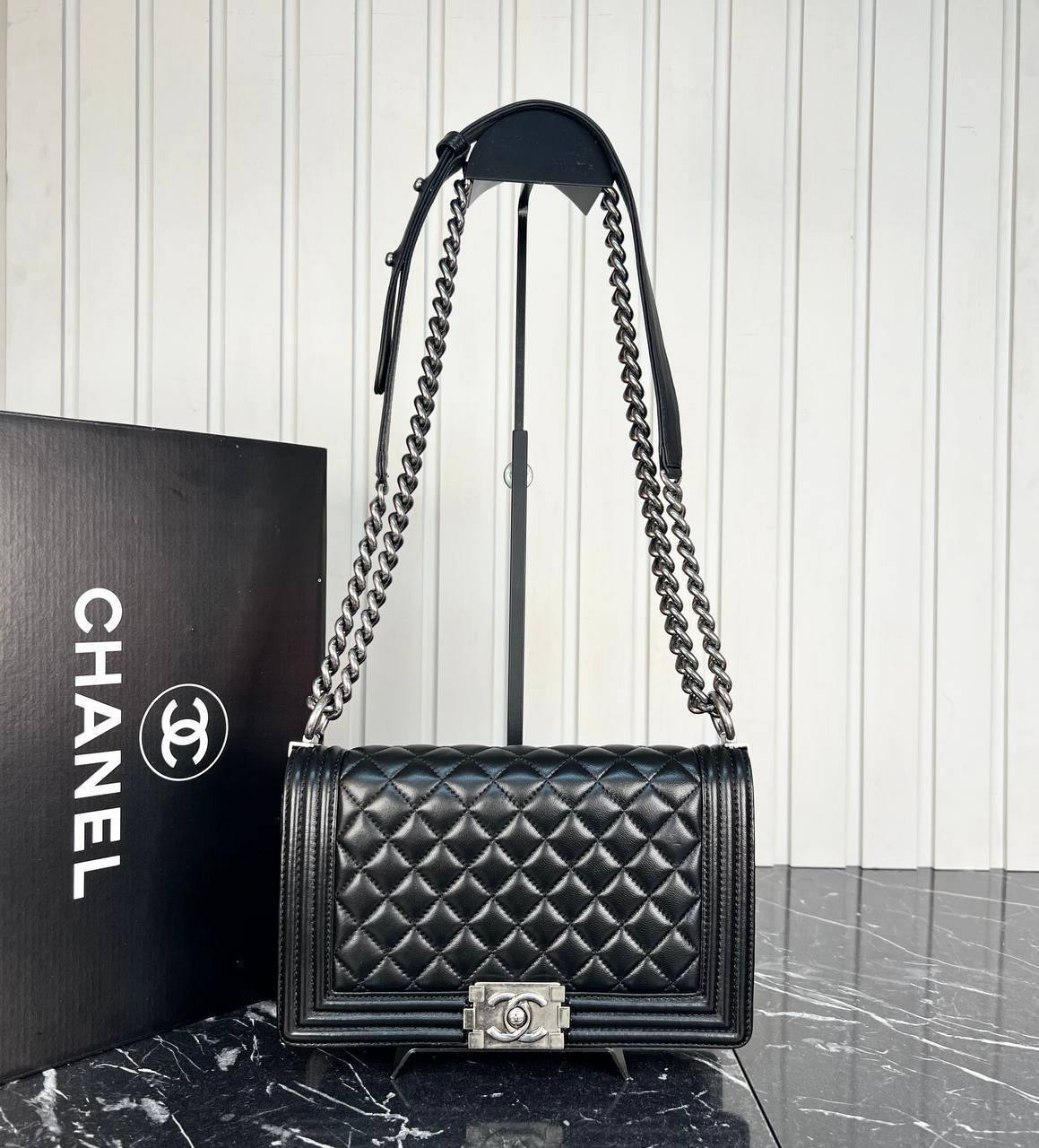 Chanel Boy Bag Medium 

25x16cm
5061