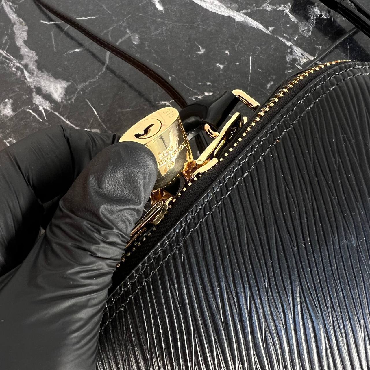 Louis Vuitton Alma Backpack 

5810-2 ⭐️