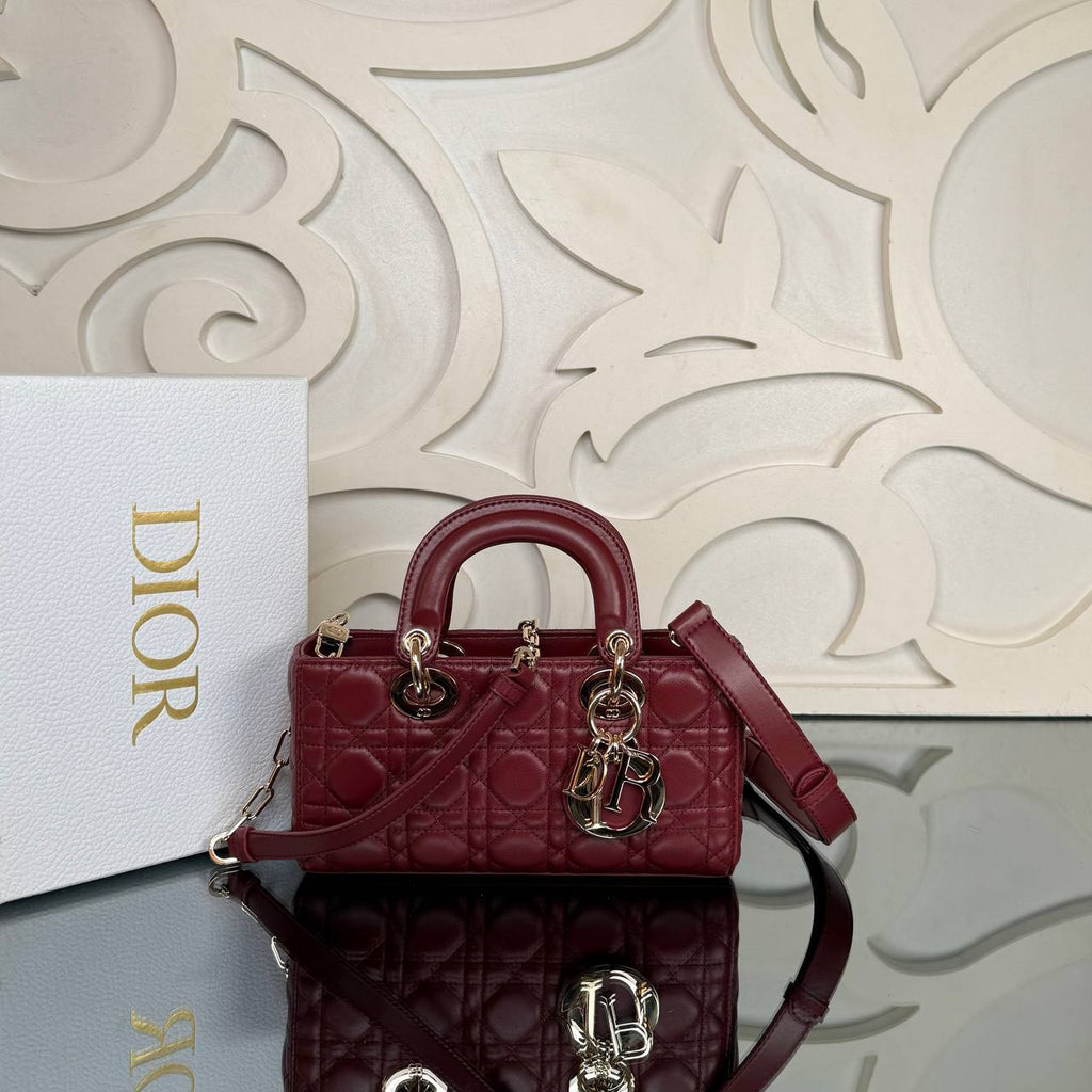 Christian Dior D-Joy Medium Bag

22x12 cm 
910517 ⭐️