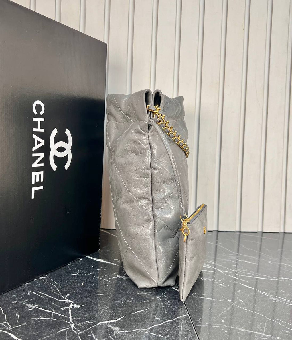 Chanel 22 Handbag

33x39 cm 
5648 ⭐️