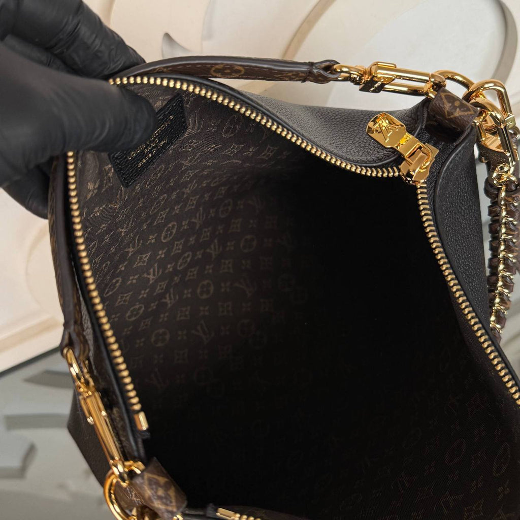 Louis Vuitton Multipass Bag

910426 ⭐️