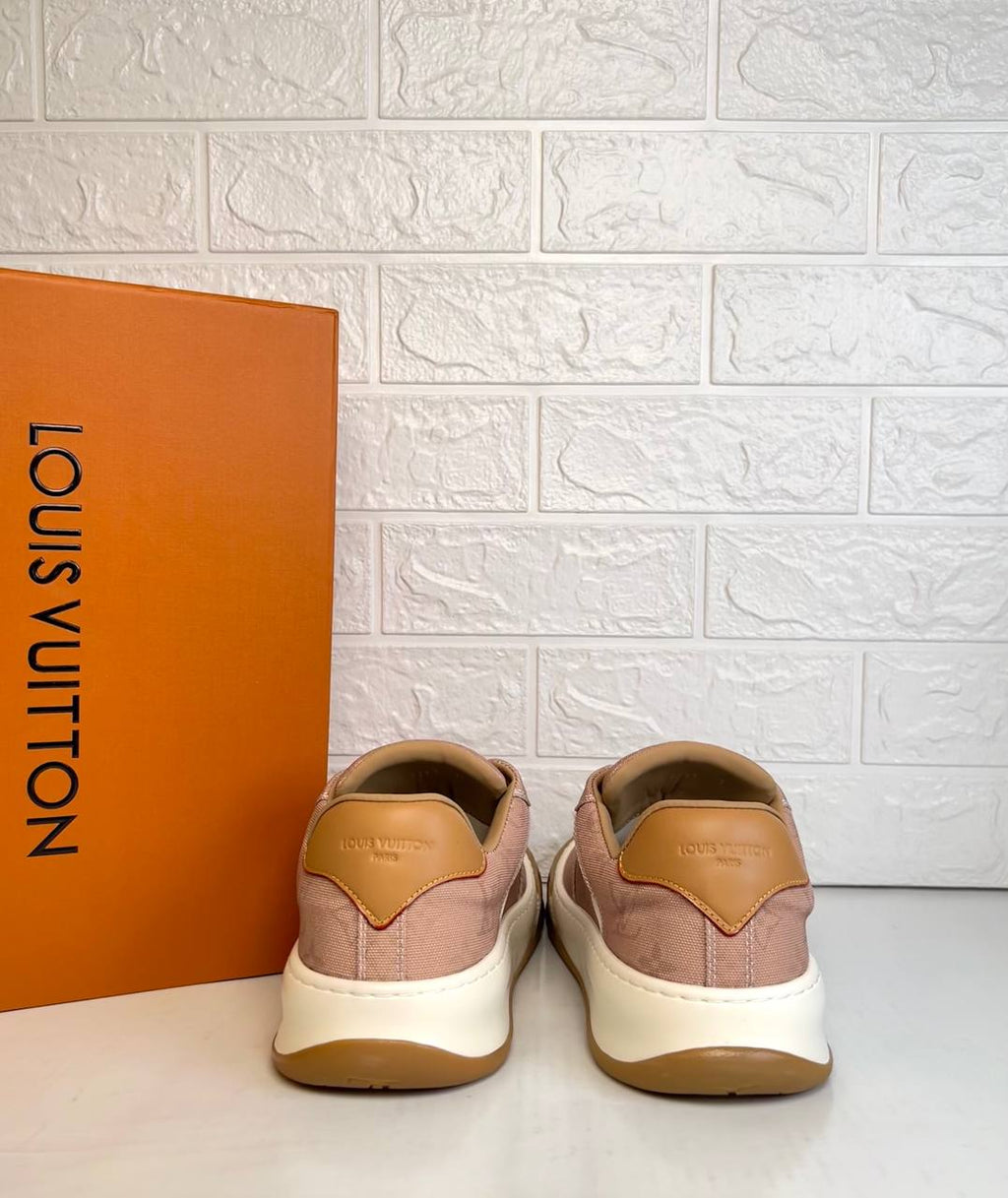 Louis Vuitton Tilted Sneaker

911226 ⭐️