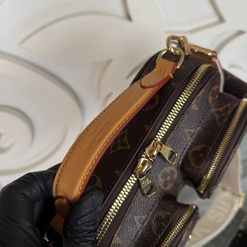 Louis Vuitton Utility Crossbody Bag 

210079 ⭐️