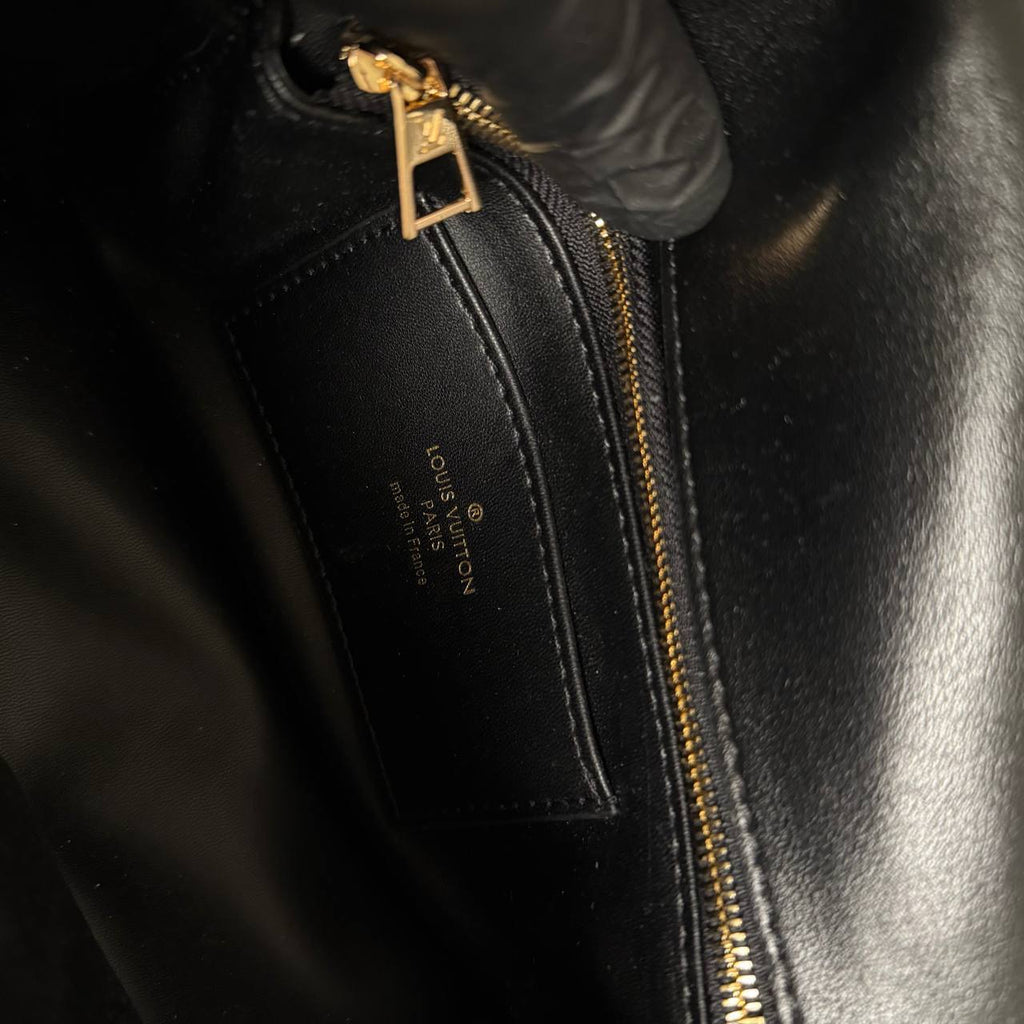 Louis Vuitton Go-14 Medium 

6133 ⭐️