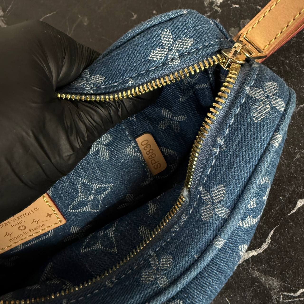 Louis Vuitton Croissant Denim

5785-19