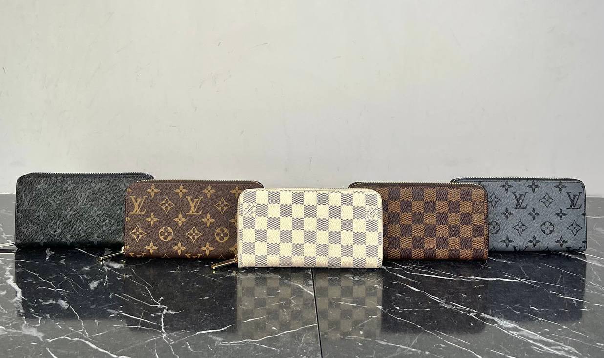 Louis Vuitton Zippy Wallet 

20x10 cm 
28.B ⭐️