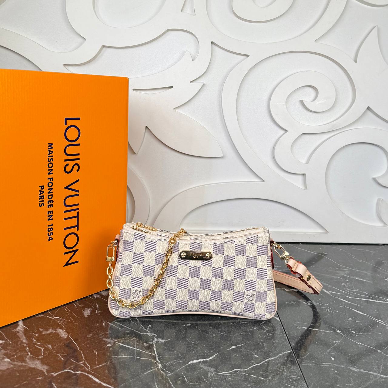 Louis Vuitton Liv Pochette

210076 ⭐️