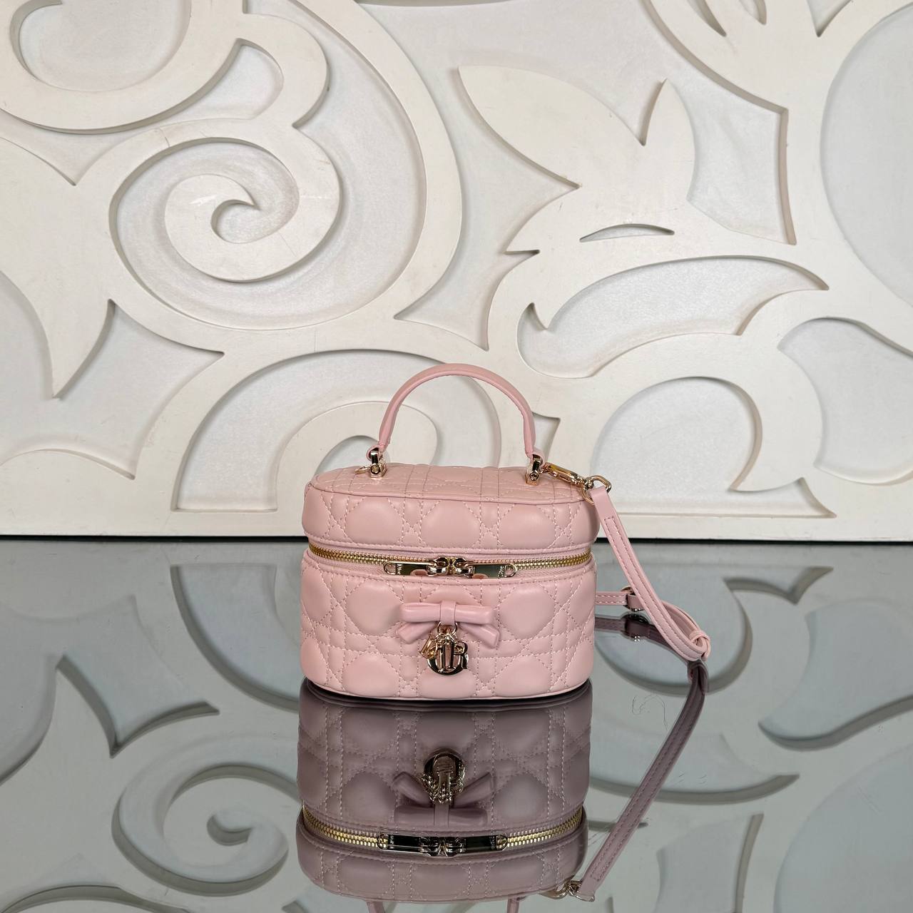 Christian Dior Mini Vanity Bag

17x11.5 cm
910983 ⭐️