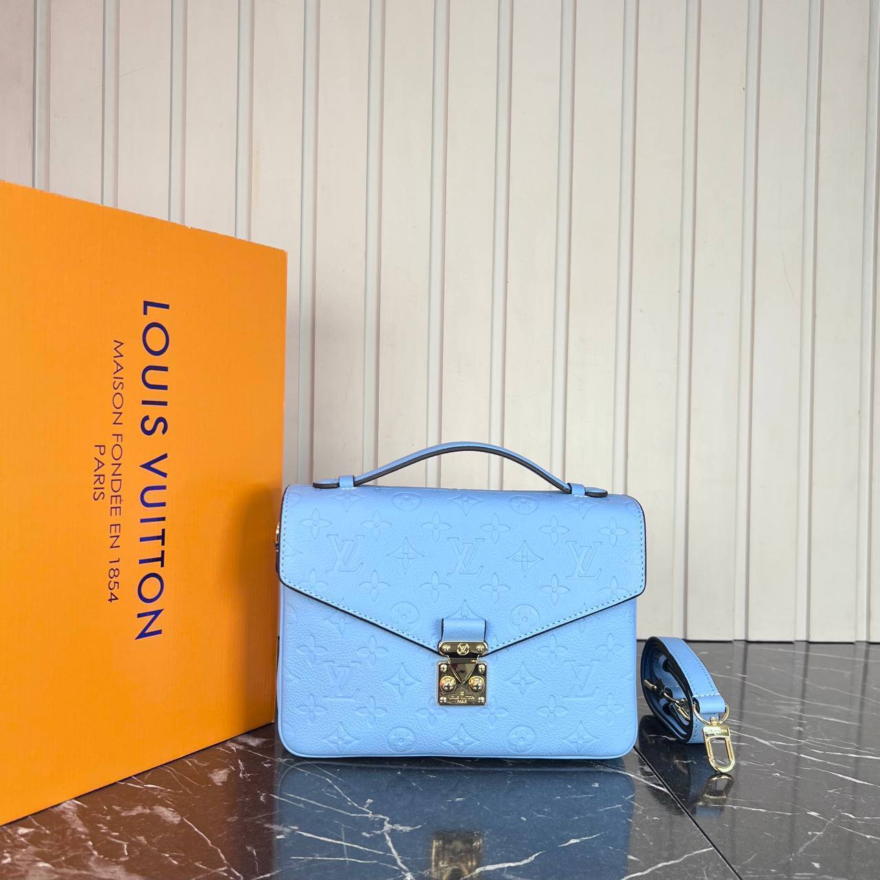 Louis Vuitton Pochette Metis 
Για επιλογή χρωματισμού παρακαλώ τηλεφωνική επικοινωνία 
5372 ⭐️