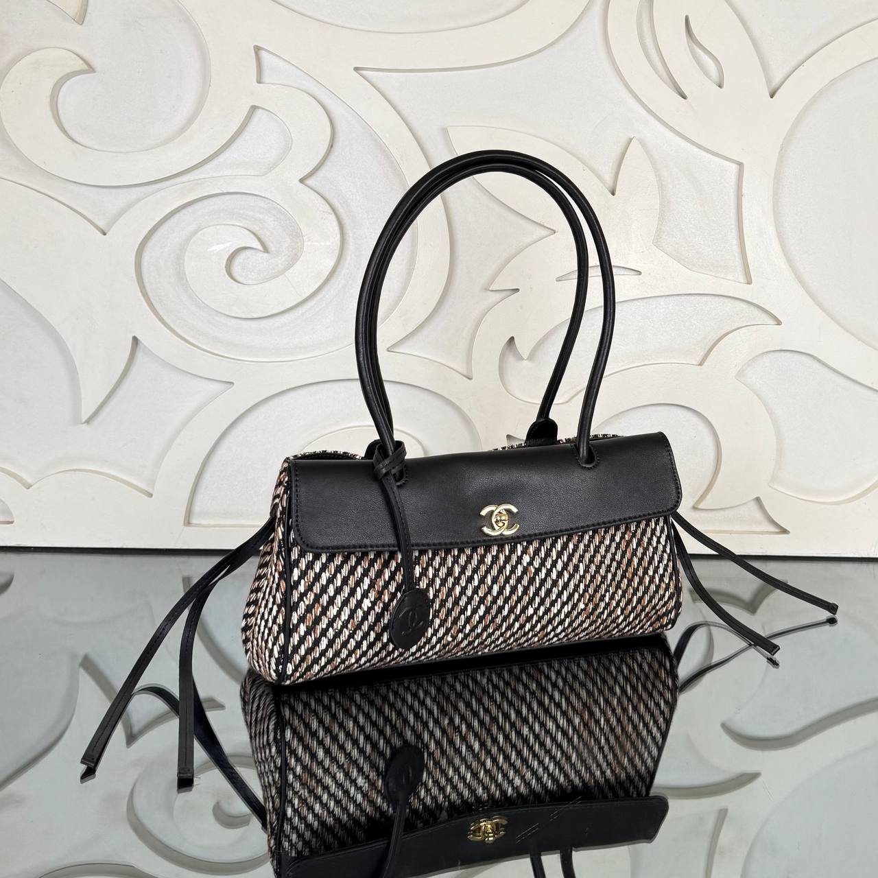 Chanel 26S East-West Shopping Bag

31x14 cm
910680 ⭐️