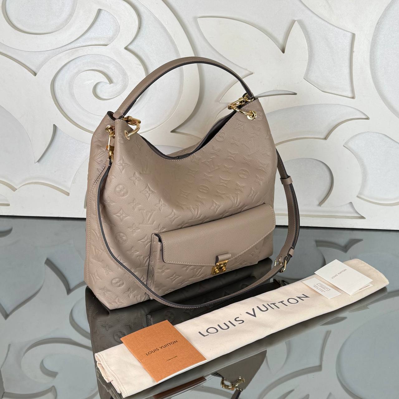Louis Vuitton Hobo Metis

910619 ⭐️