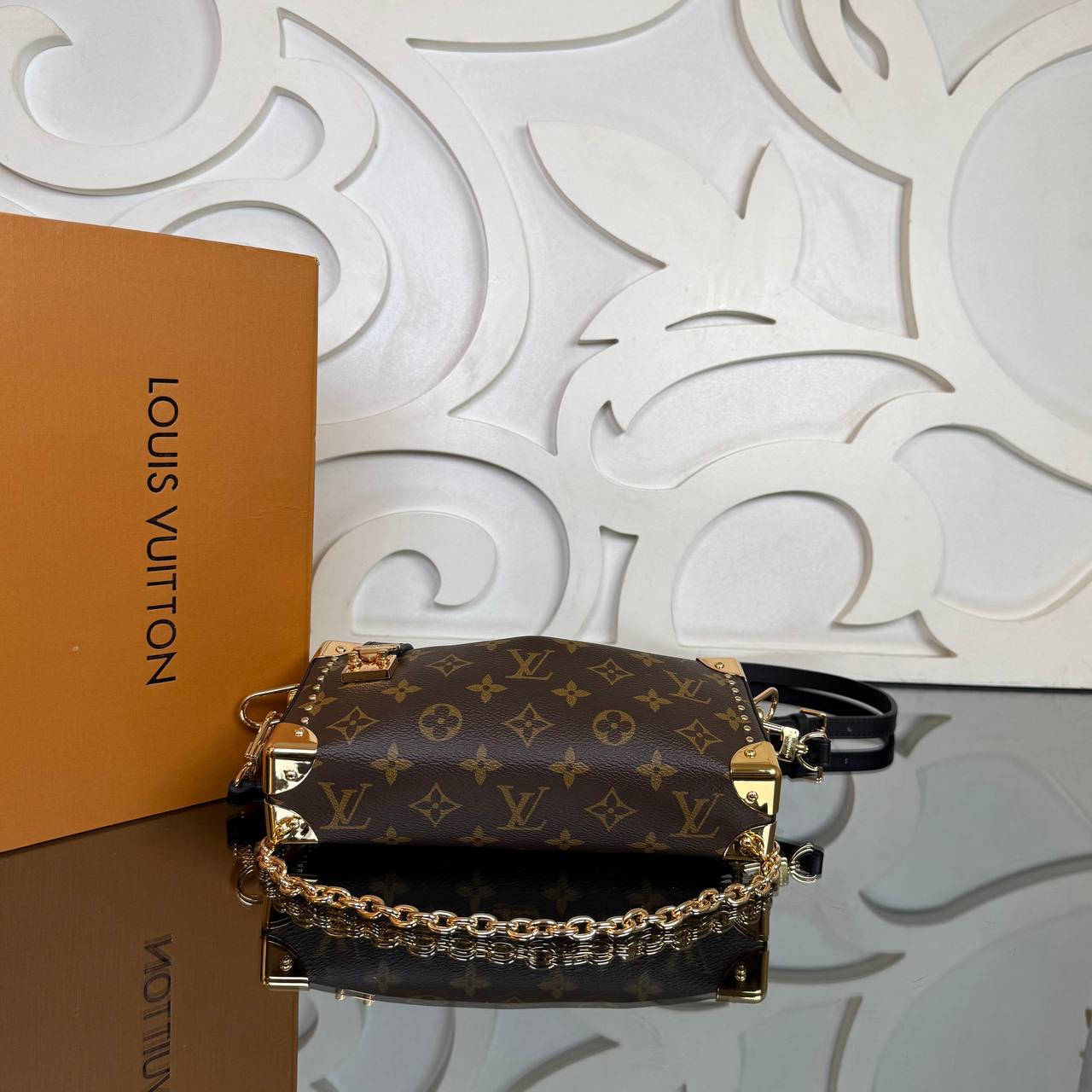 Louis Vuitton Slim Trunk Bag

910817 ⭐️
