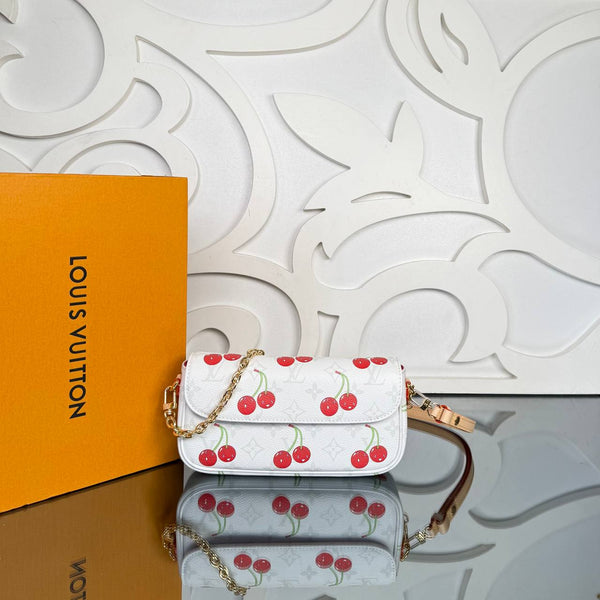 Louis Vuitton LV x TM Wallet on Chain Lily 

910093 ⭐️