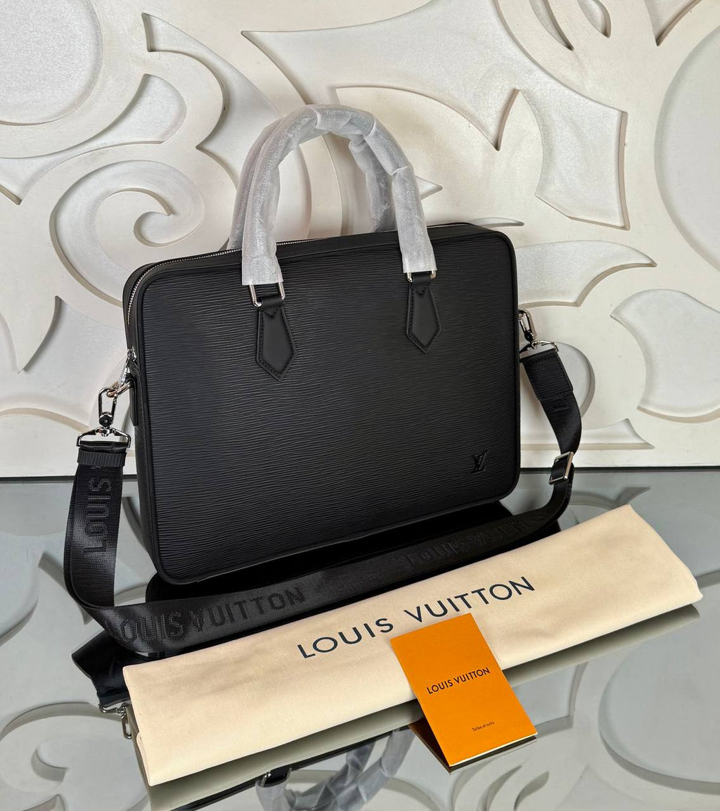 Louis Vuitton Dandy MM Briefcase

910536 ⭐️
