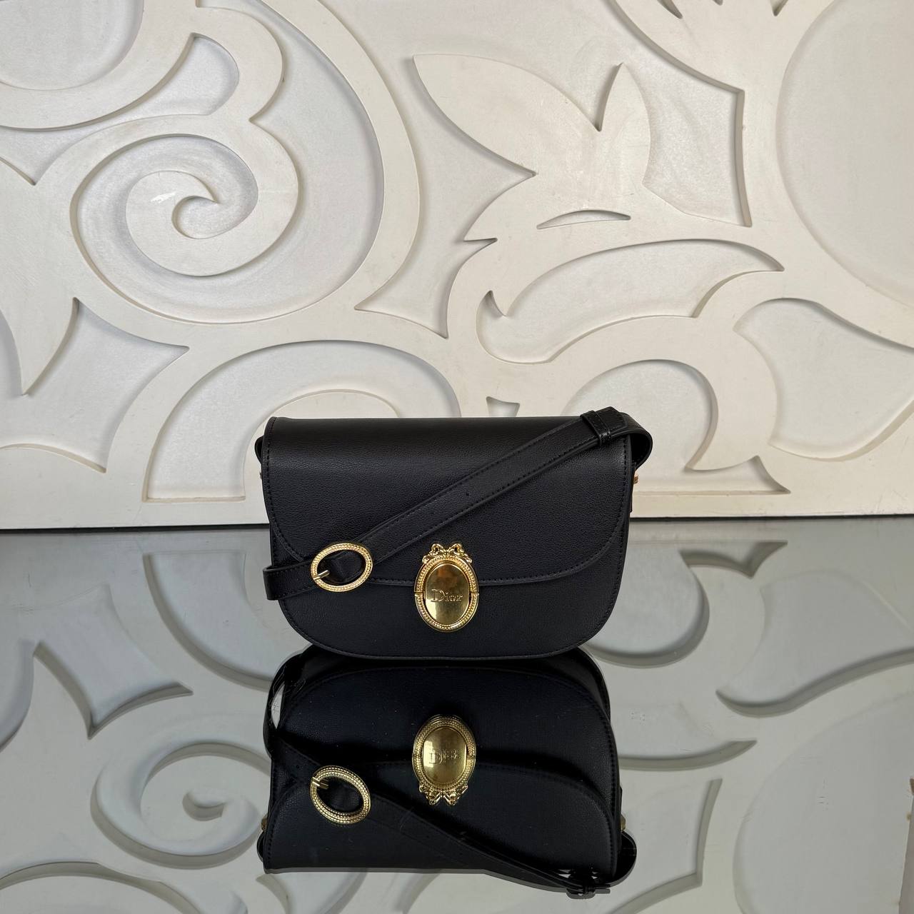 Christian Dior Medallion Flap Bag Medium

23.5x16.5 cm 
910937 ⭐️