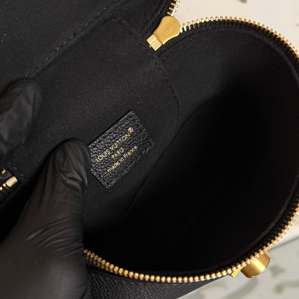 Louis Vuitton Low Key Vanity Pouch

910633 ⭐️