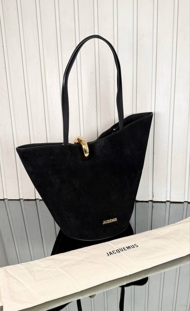 Jacquemus Bambola La Casa Suede Bag Large

33x38 cm
910388 ⭐️