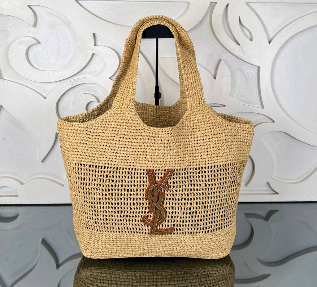 Saint Laurent Icare Medium in Raffia 

31x28 cm 
910973 ⭐️