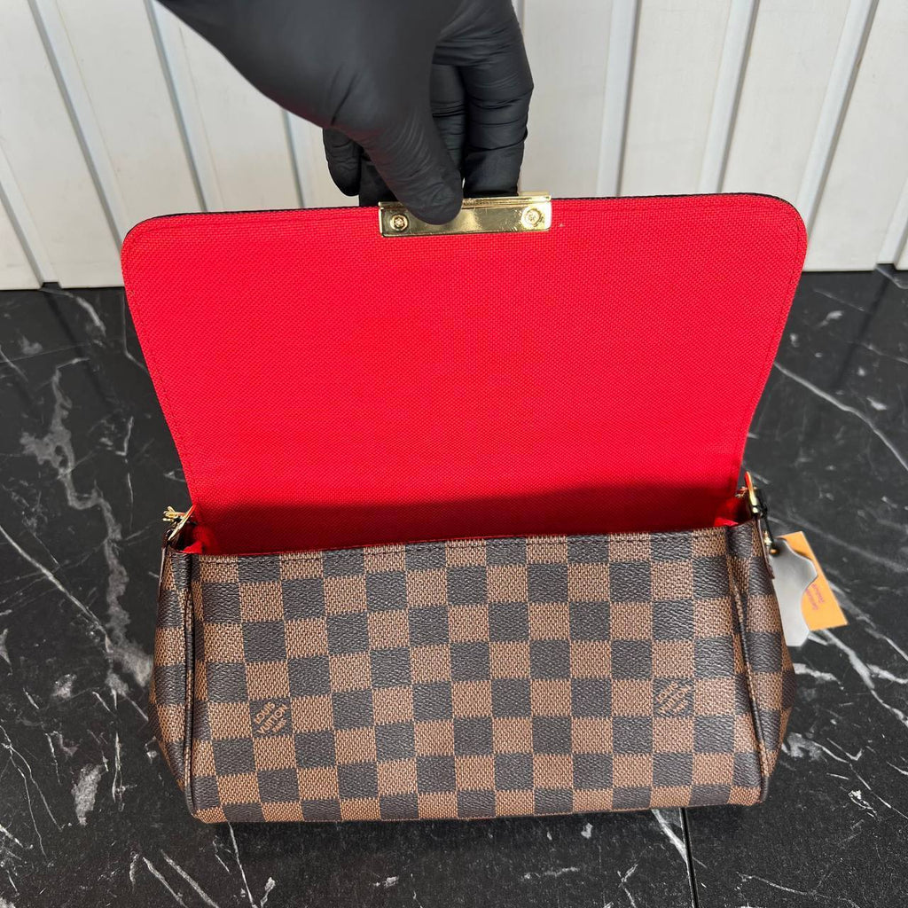 Louis Vuitton Favorite PM 

229 ⭐️