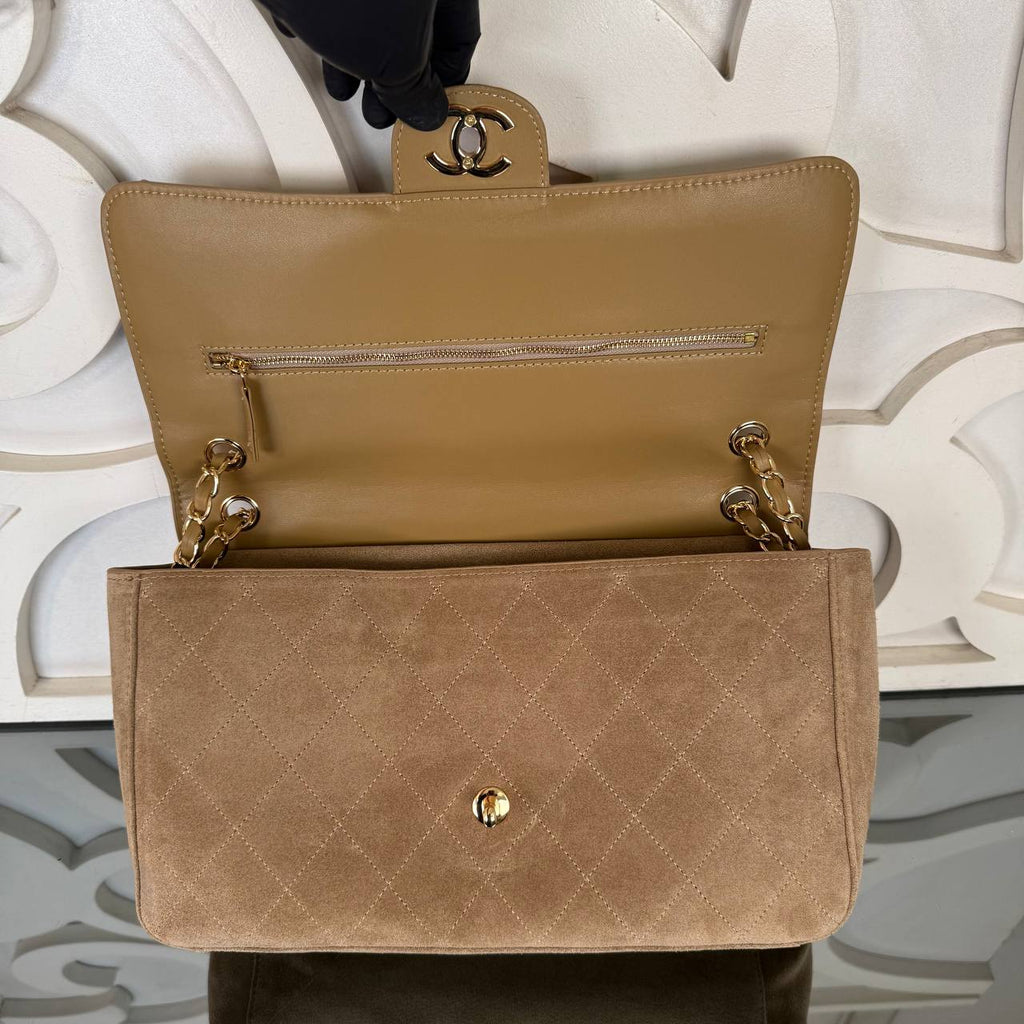 Chanel Large Suede Flap Bag

32x22 cm
910952 ⭐️