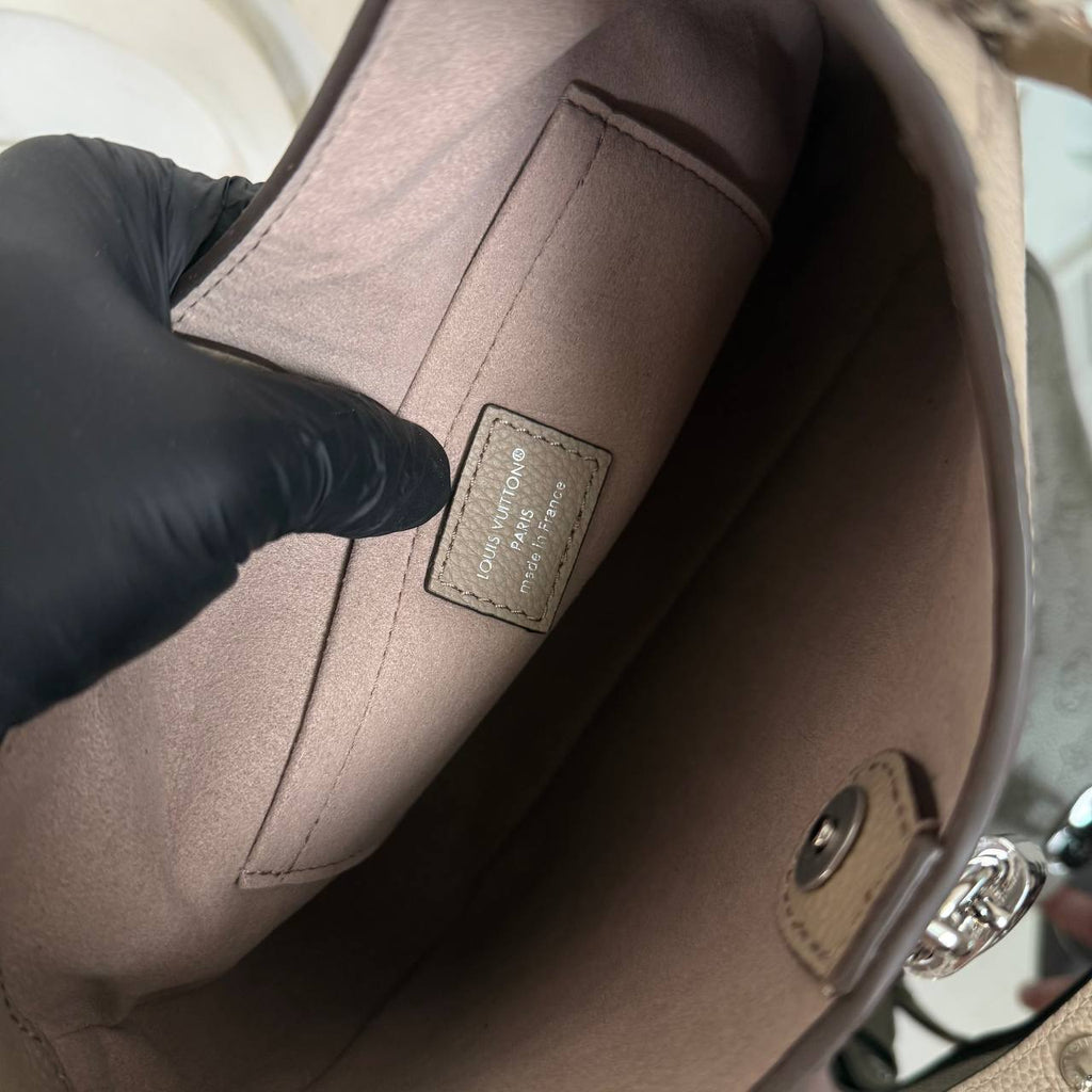 Louis Vuitton Mahina All Around PM

910590 ⭐️