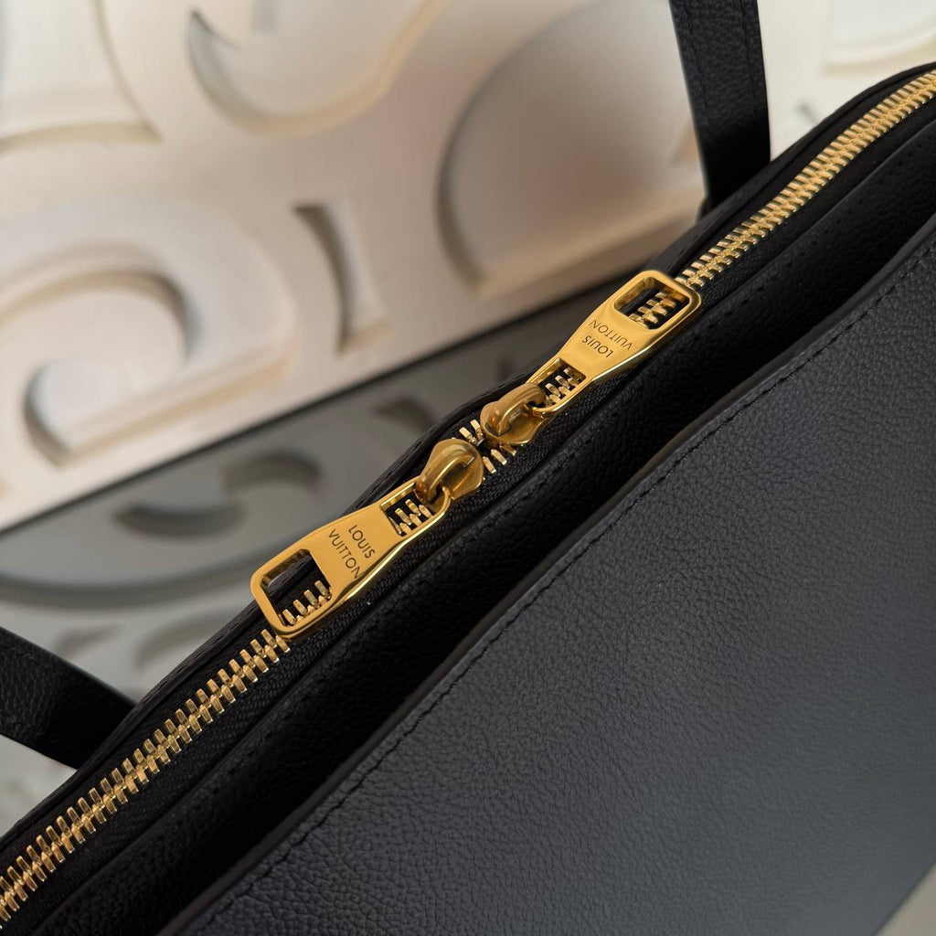 Louis Vuitton Duffle Tote Bag

910427 ⭐️