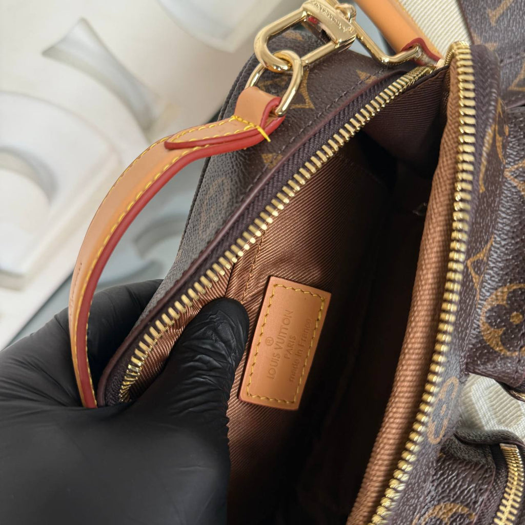 Louis Vuitton Utility Crossbody Bag 

210079 ⭐️