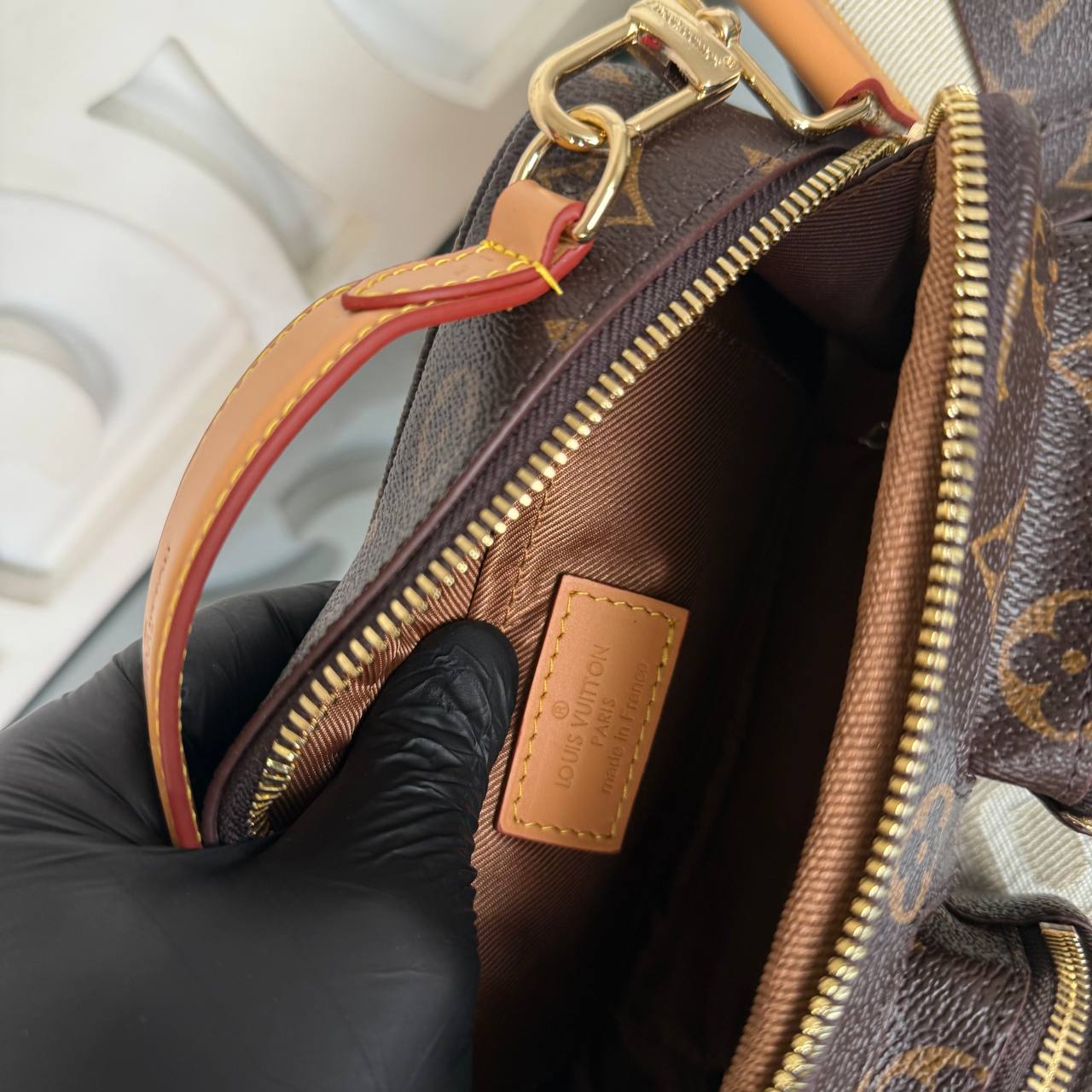 Louis Vuitton Utility Crossbody Bag 

210079 ⭐️