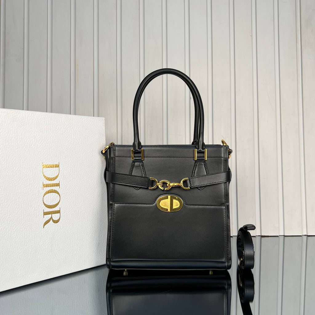 Christian Dior Square Tote Bag Medium

24x24 cm 
5855 ⭐️