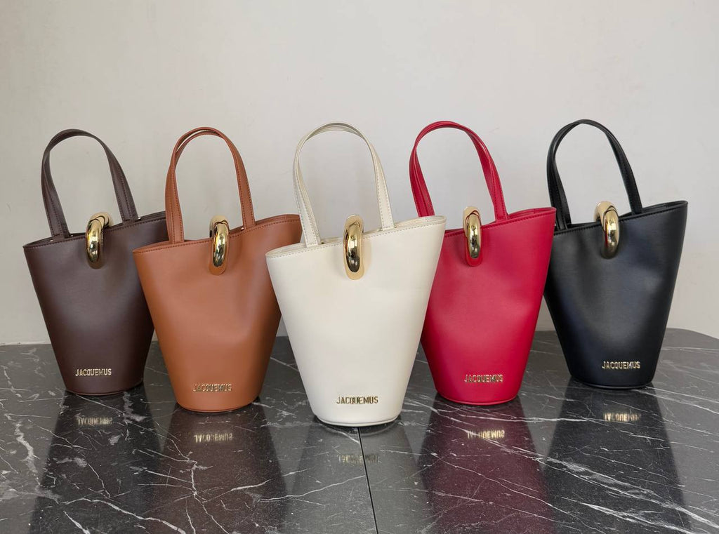 Jacquemus Bambola La Casa Bag
-50% προσφορά 
24x22 cm
6877 ⭐️