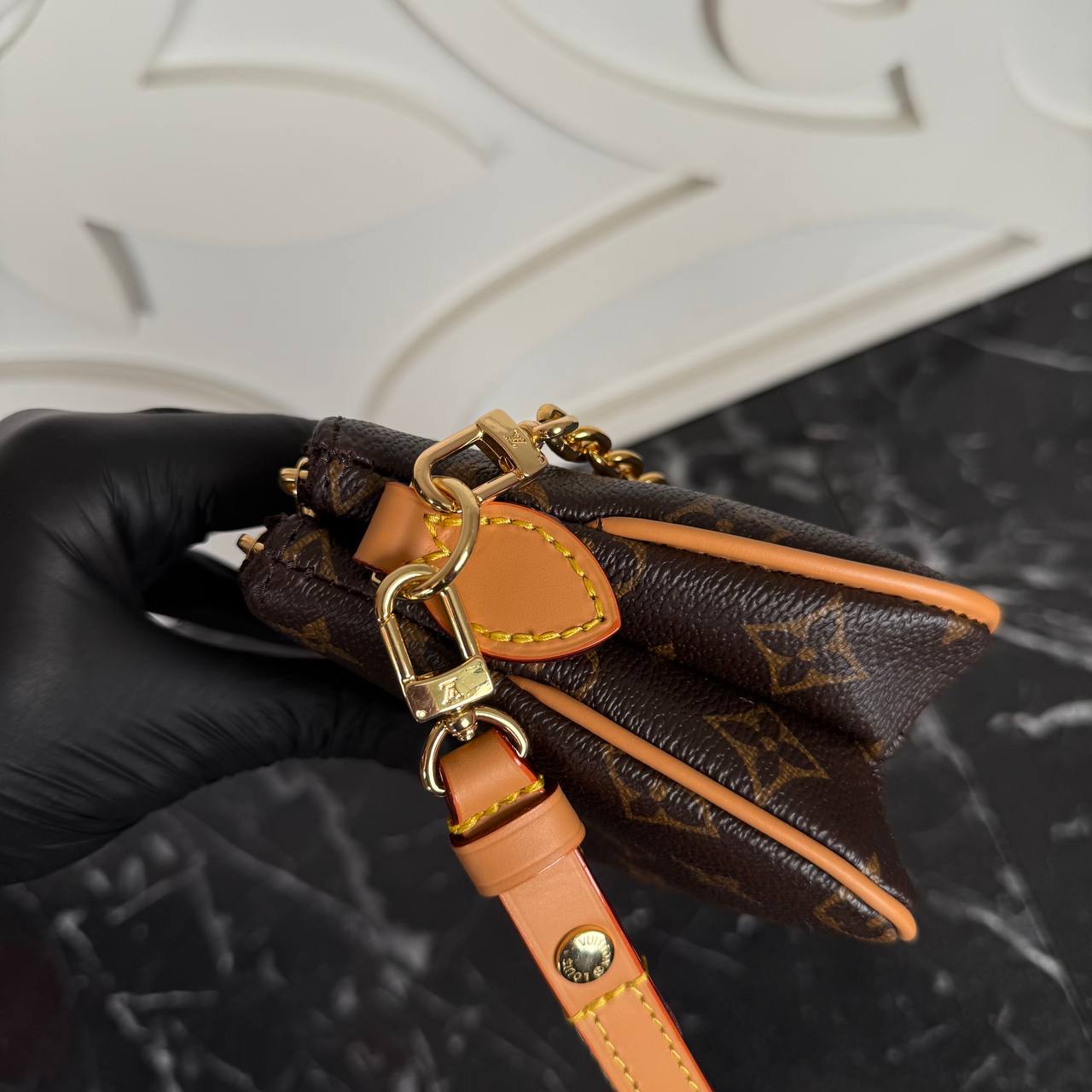 Louis Vuitton Liv Pochette

210076 ⭐️