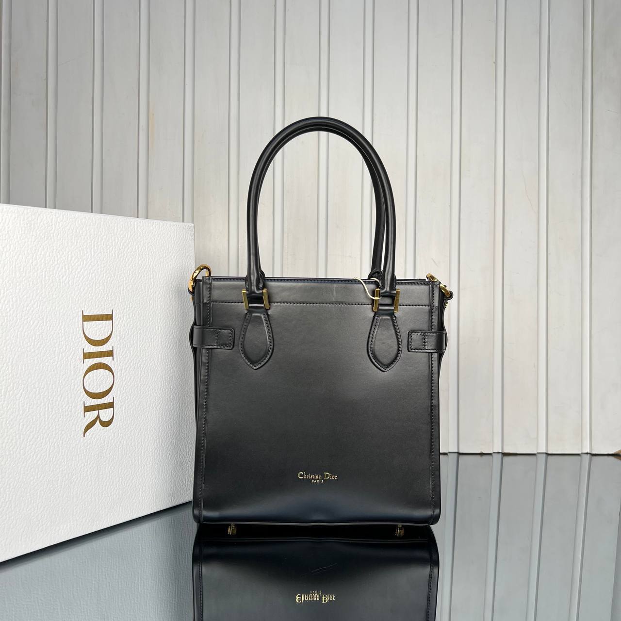 Christian Dior Square Tote Bag Medium

24x24 cm 
5855 ⭐️