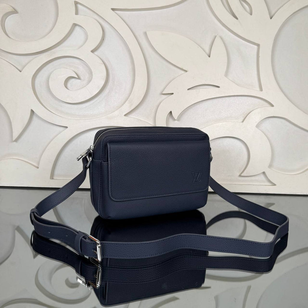 Louis Vuitton Boarding Messenger Bag

23x17 cm 
910988 ⭐️