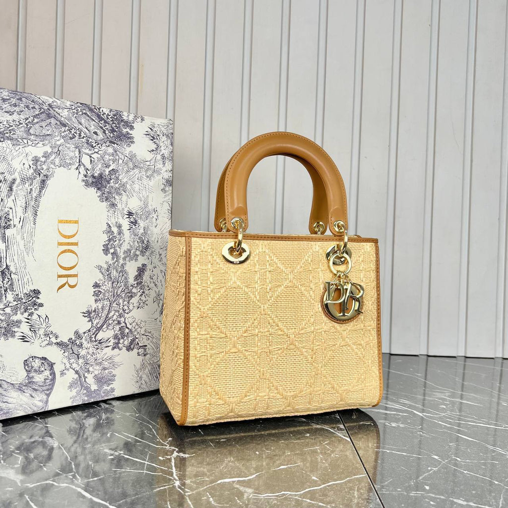 Christian Dior Lady Dior Raffia Bag Medium 

24x20 cm 
5479-2 ⭐️