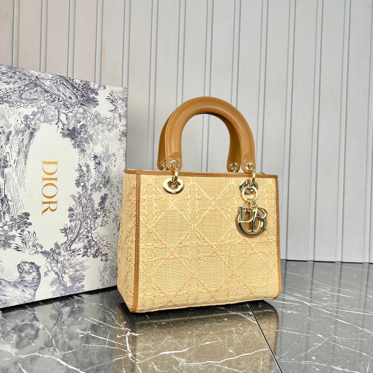 Christian Dior Lady Dior Raffia Bag Medium 

24x20 cm 
5479-2 ⭐️