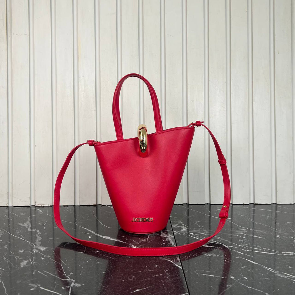 Jacquemus Bambola La Casa Bag
-50% προσφορά 
24x22 cm
6877 ⭐️