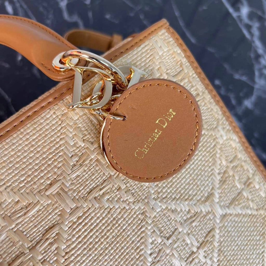 Christian Dior Lady Dior Raffia Bag Medium 

24x20 cm 
5479-2 ⭐️