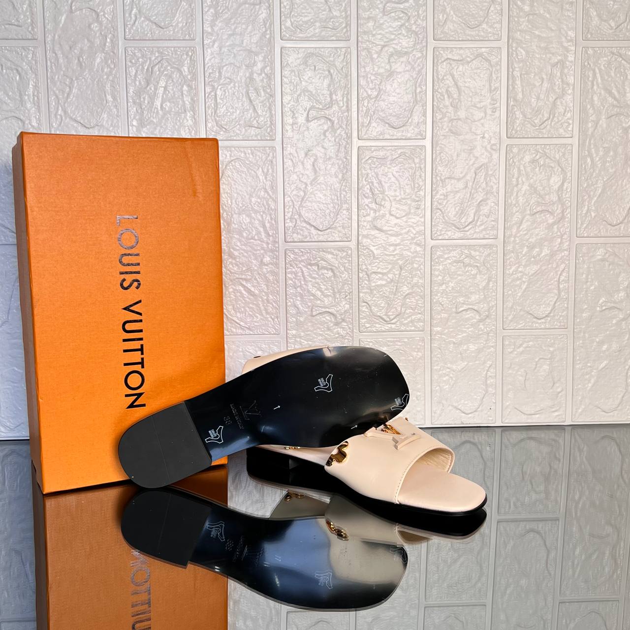 Louis Vuitton Mare Flat Mule

911256 ⭐️